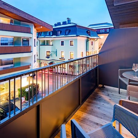 Hotel Gruener Baum Zell am See Bagian luar foto