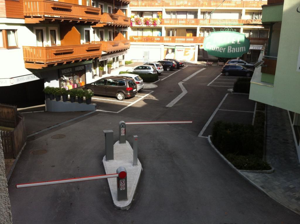 Hotel Gruener Baum Zell am See Bagian luar foto