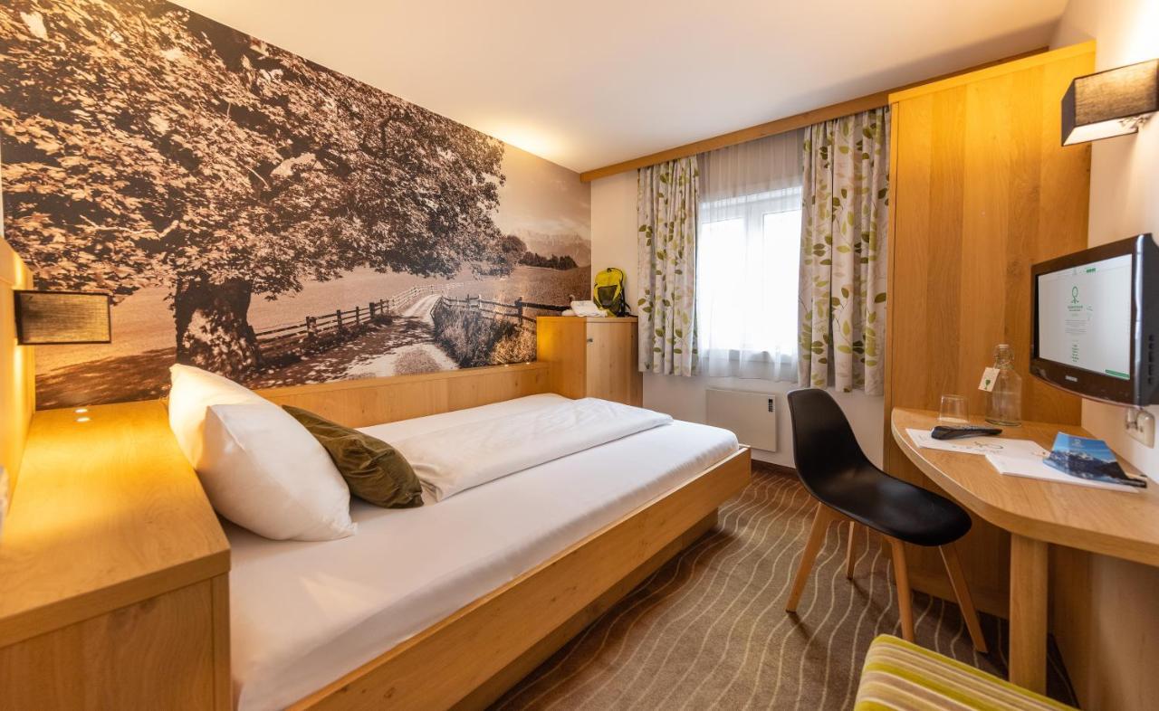 Hotel Gruener Baum Zell am See Bagian luar foto