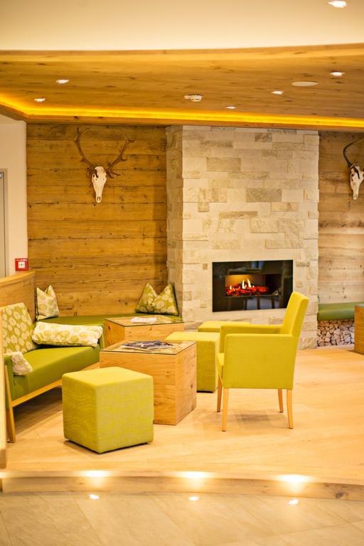 Hotel Gruener Baum Zell am See Bagian luar foto