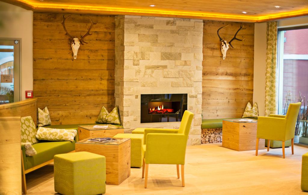 Hotel Gruener Baum Zell am See Bagian luar foto