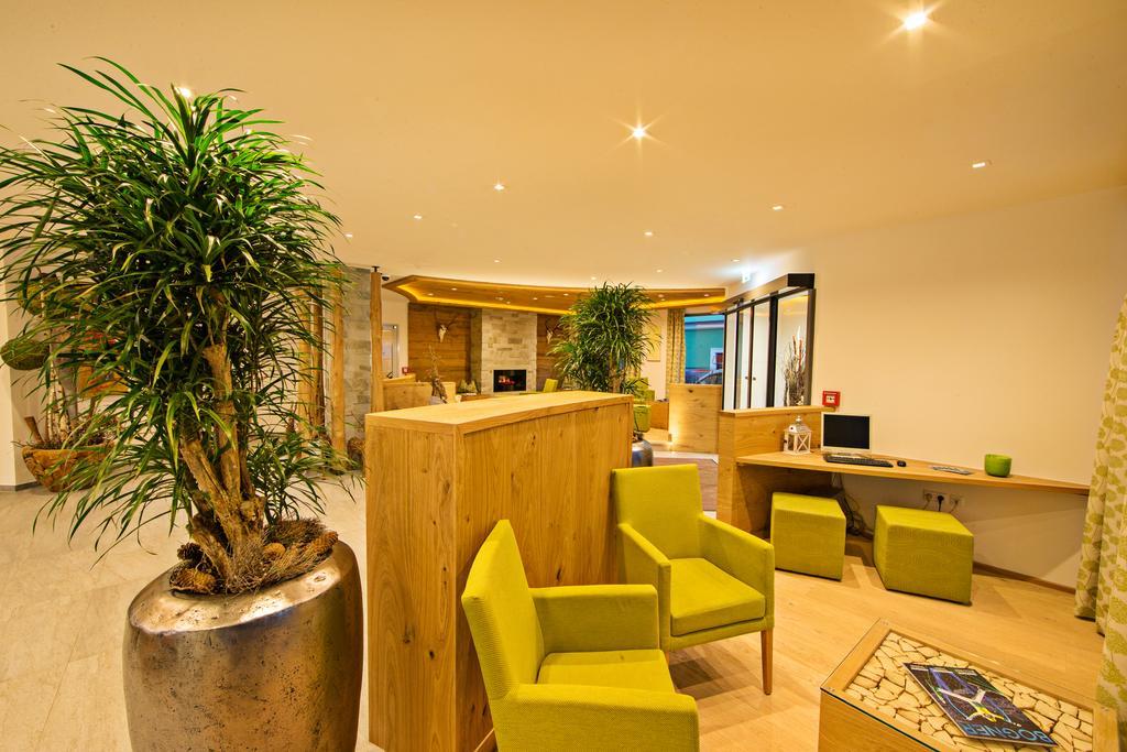 Hotel Gruener Baum Zell am See Bagian luar foto