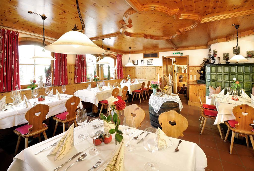 Hotel Gruener Baum Zell am See Restoran foto
