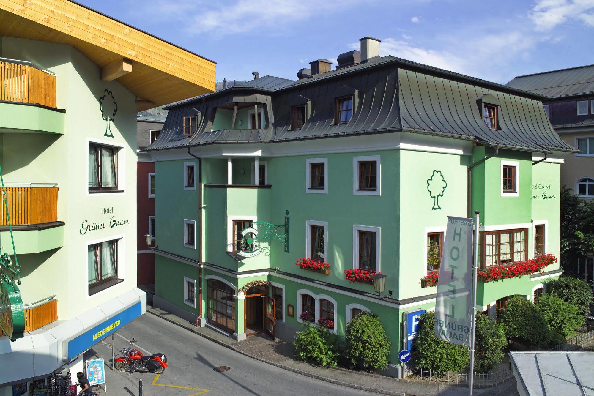 Hotel Gruener Baum Zell am See Bagian luar foto