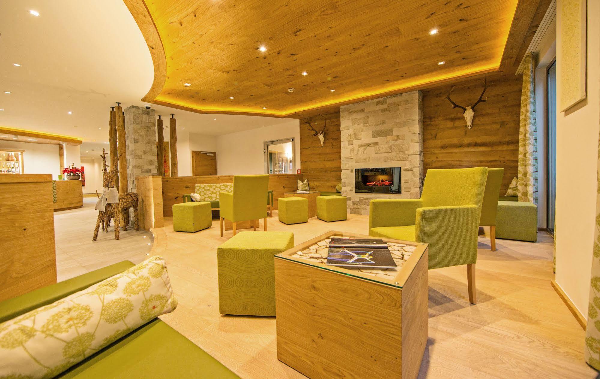 Hotel Gruener Baum Zell am See Bagian luar foto