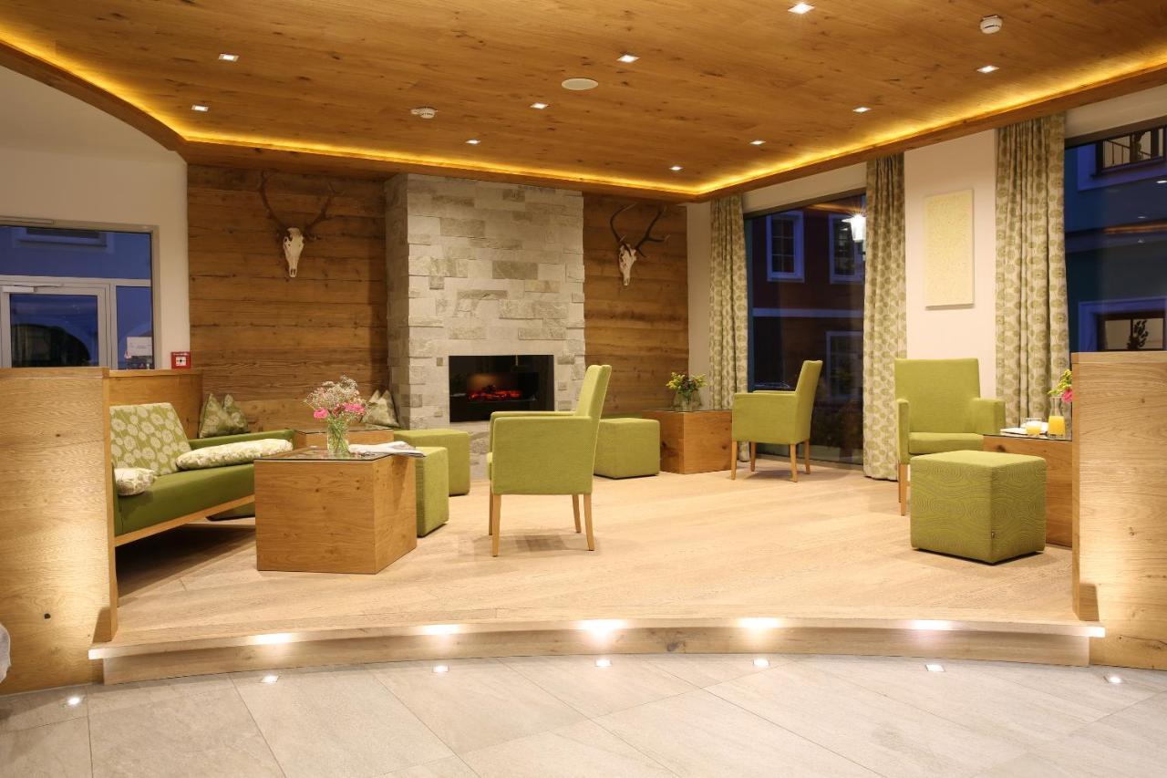 Hotel Gruener Baum Zell am See Bagian luar foto