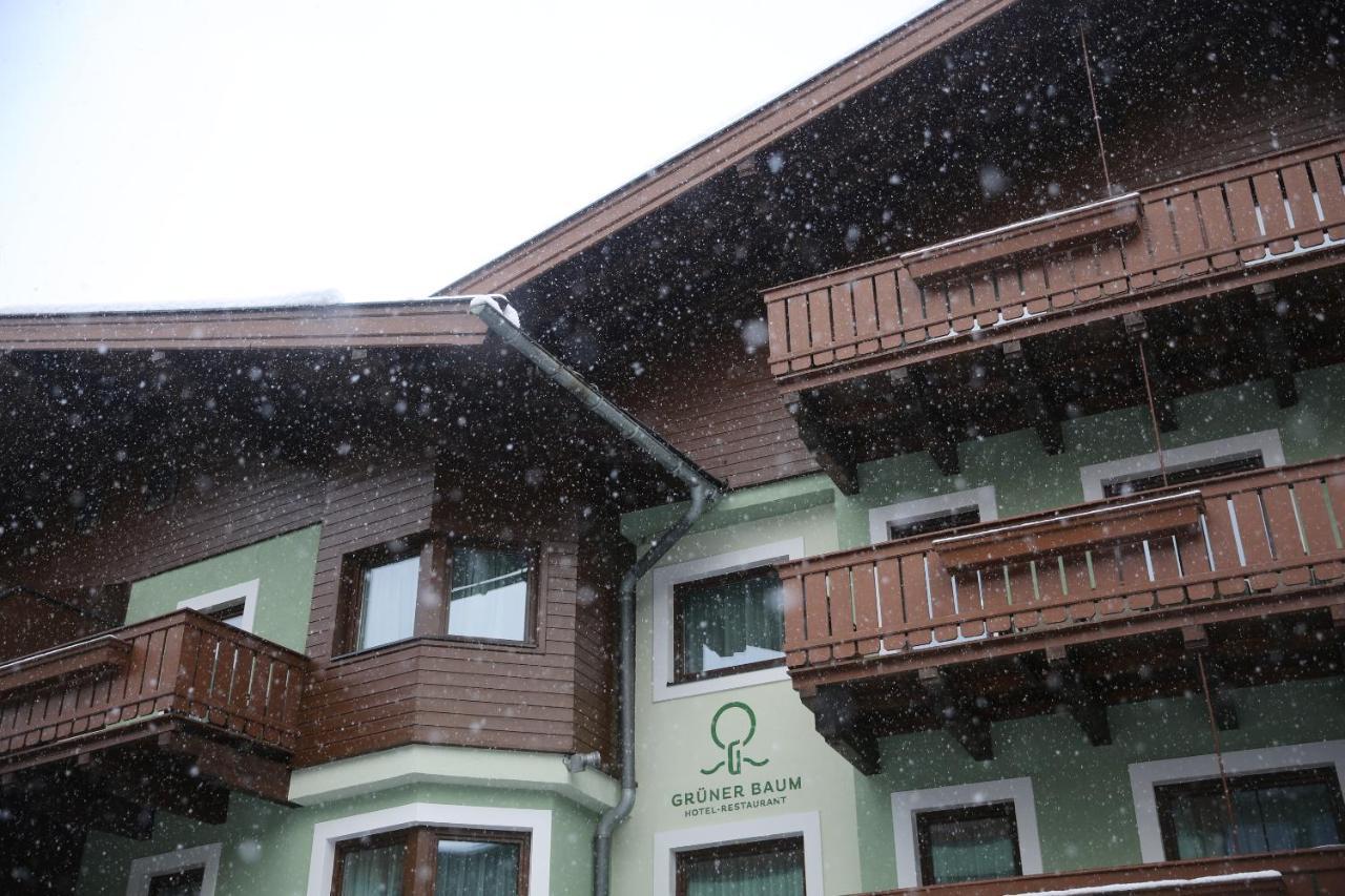 Hotel Gruener Baum Zell am See Bagian luar foto