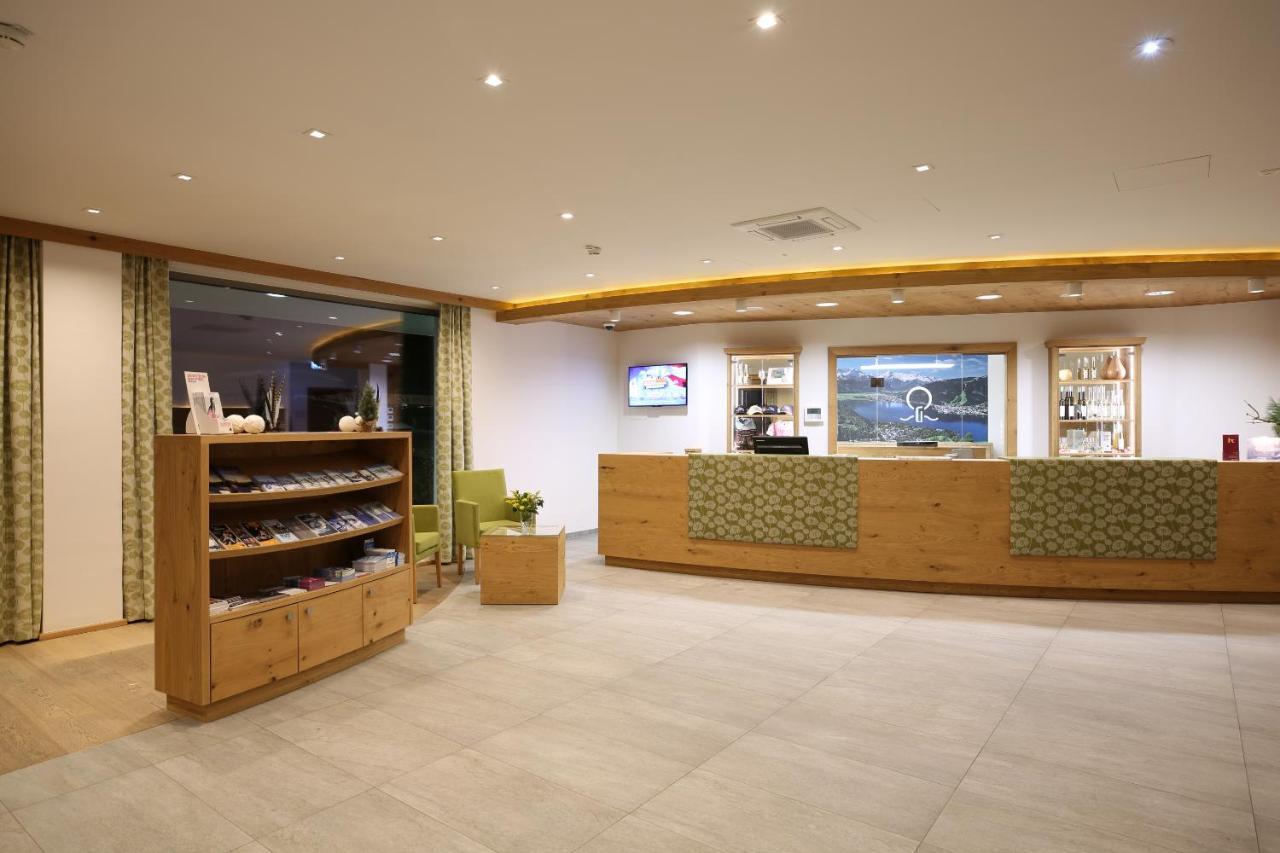 Hotel Gruener Baum Zell am See Bagian luar foto